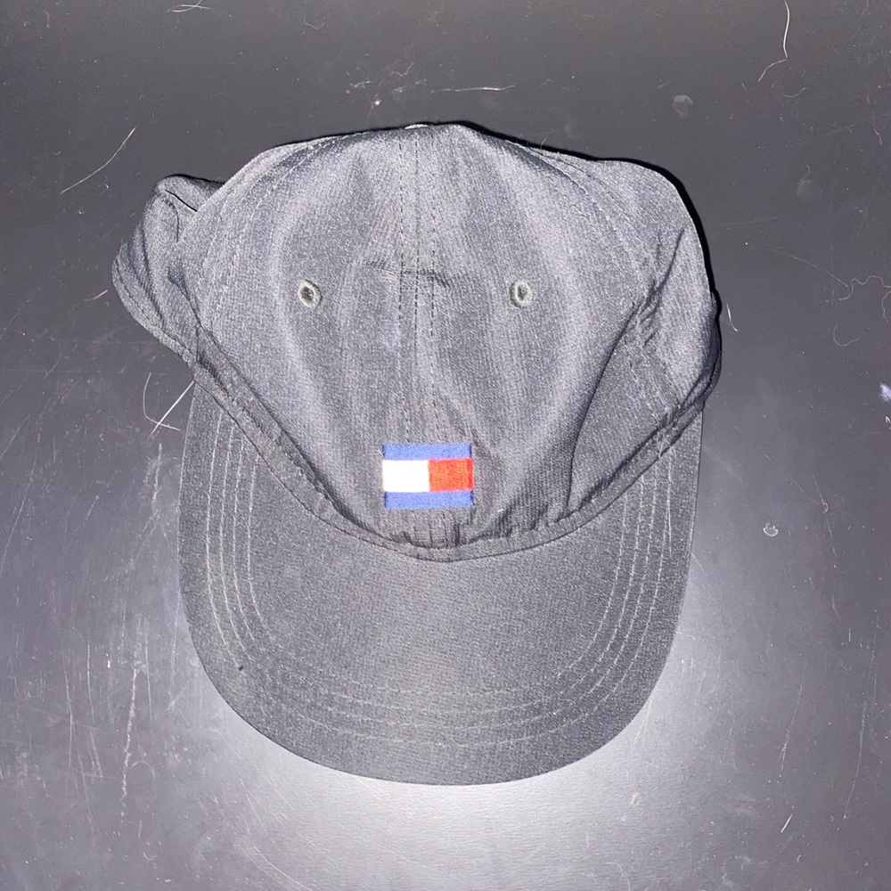 Tommy Hilfiger hat